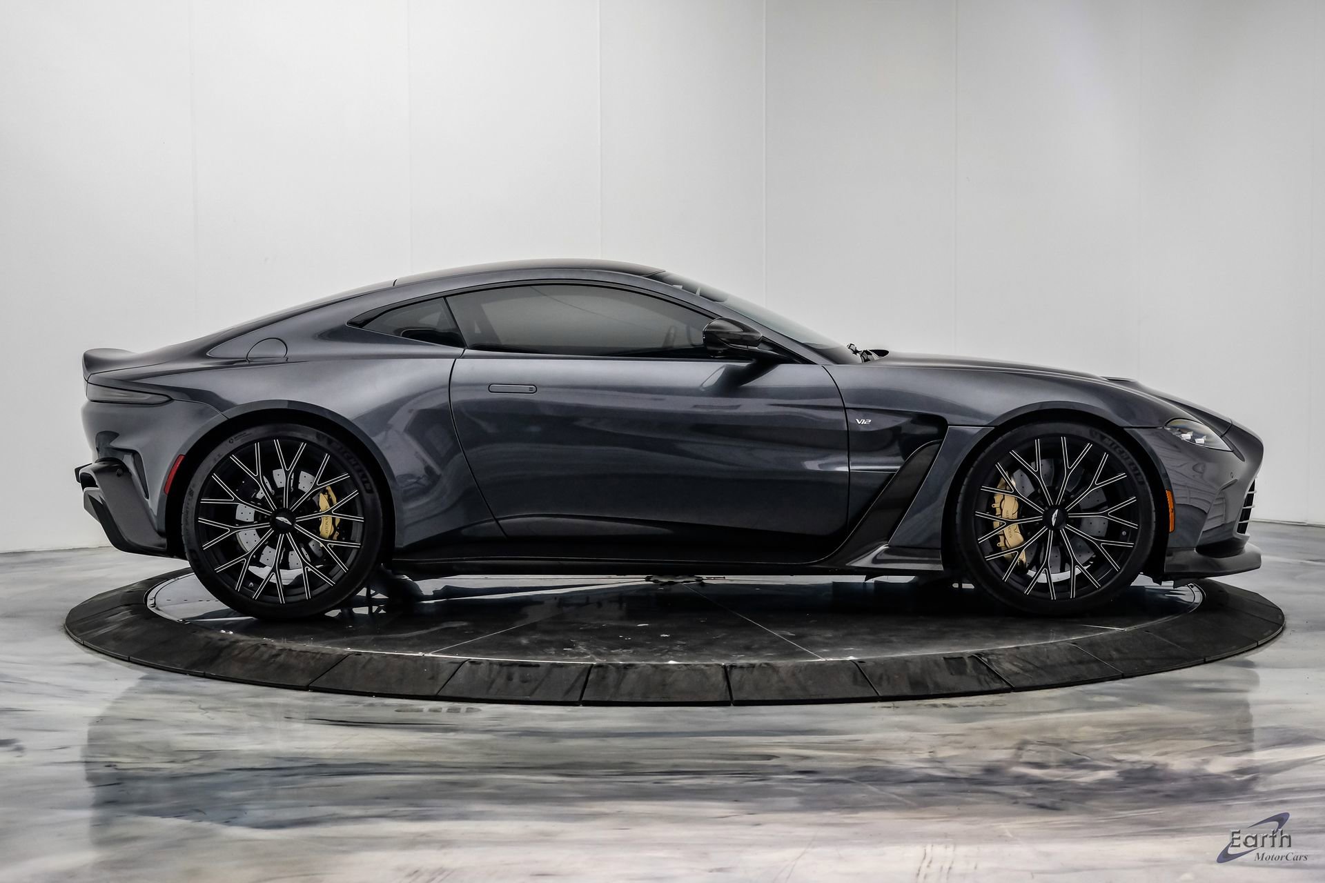 Used 2023 Aston Martin V12 Vantage RWD image 24