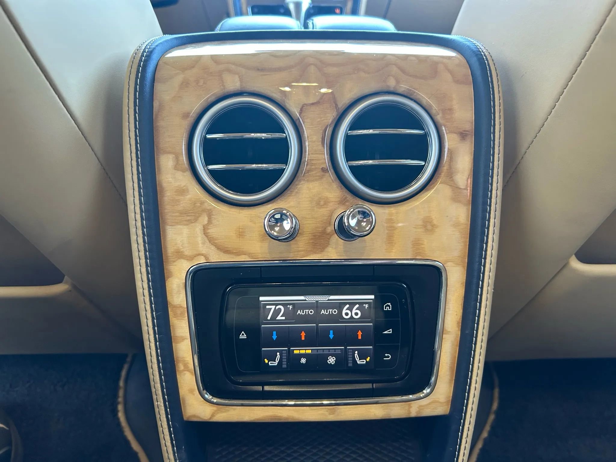 Used 2015 Bentley Flying Spur V8 image 21