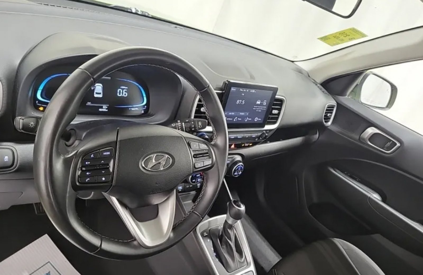 Used 2023 Hyundai Venue SEL w/ Cargo Package FWD image 9