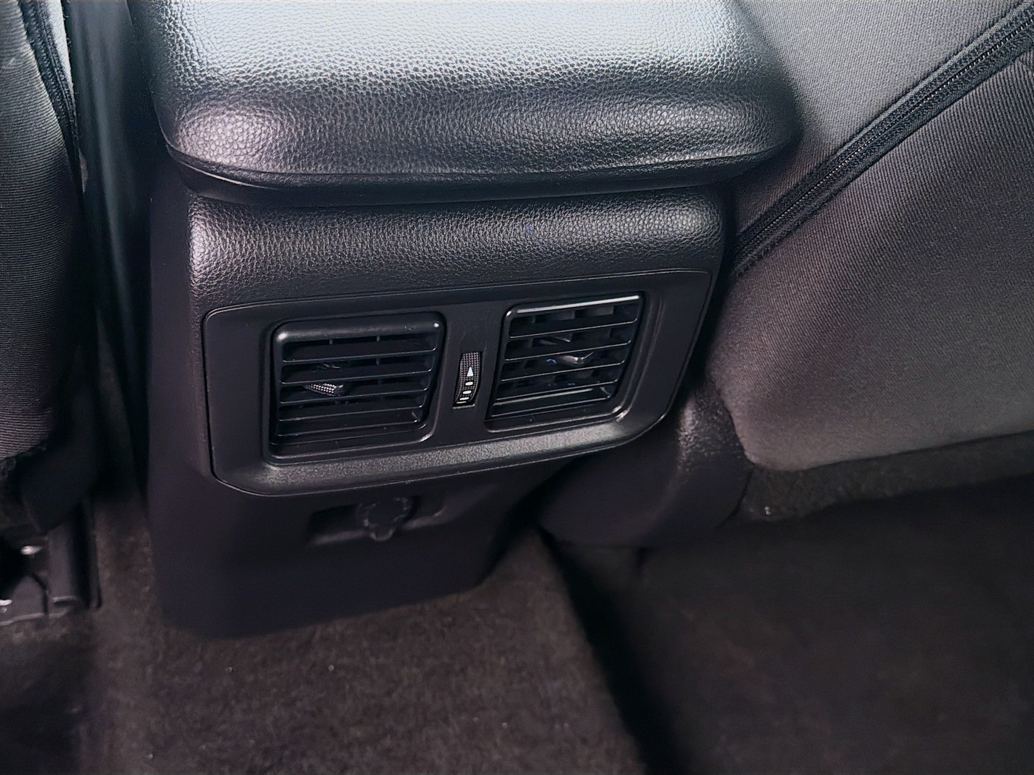 Used 2023 Toyota RAV4 LE AWD/4WD image 23