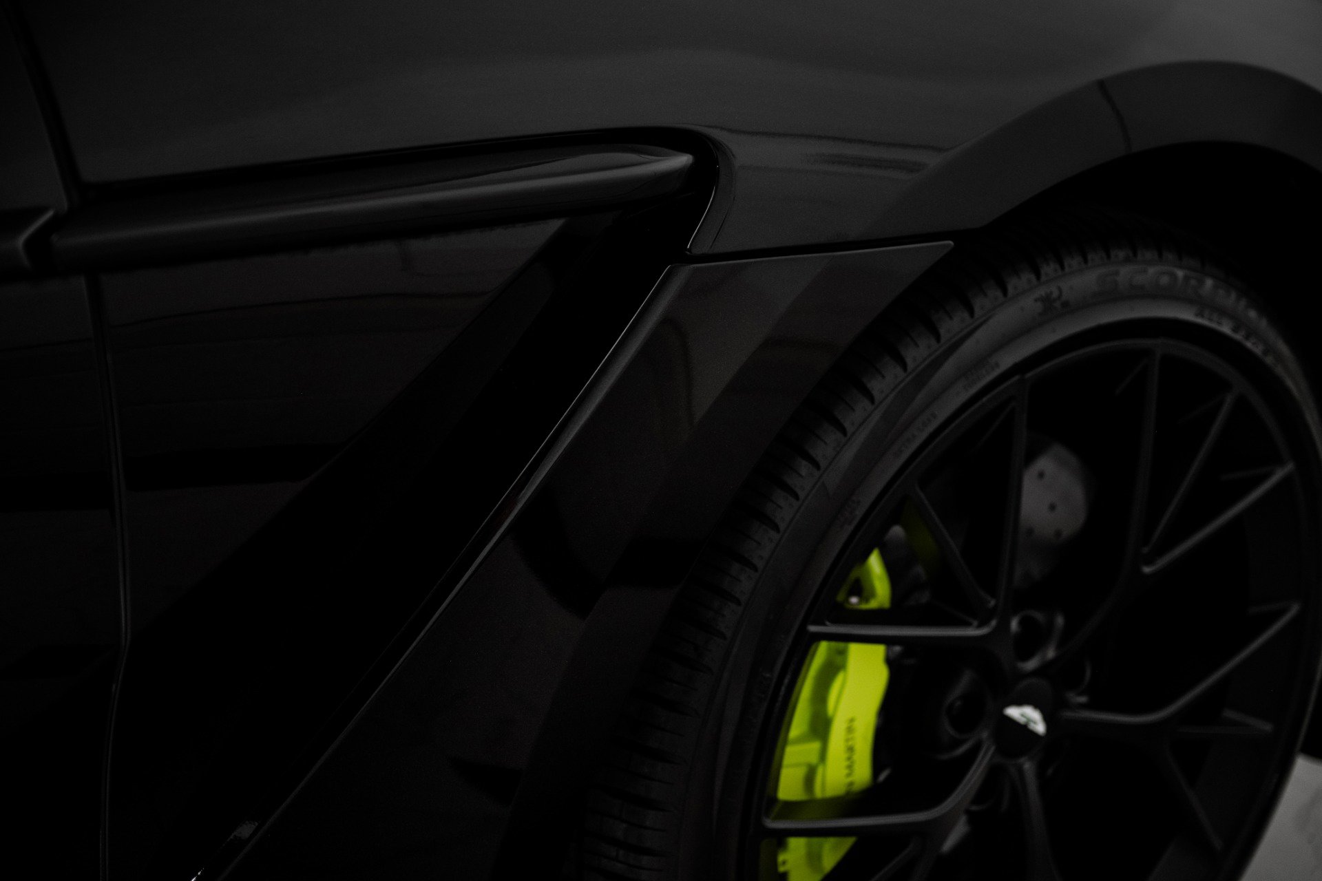 Used 2024 Aston Martin DBX 707 image 9