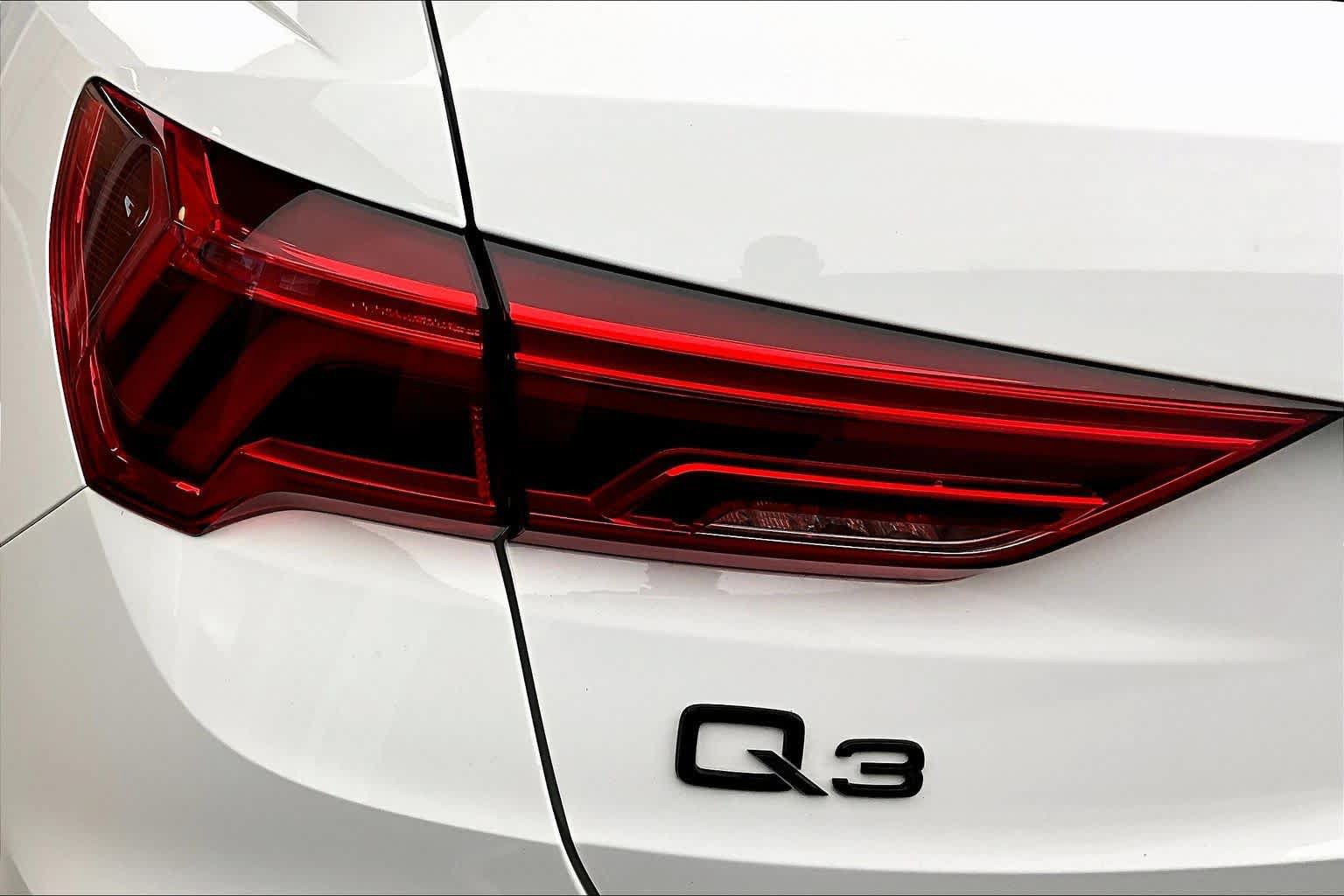 Used 2024 Audi Q3 2.0T Premium w/ Convenience Package AWD/4WD image 28