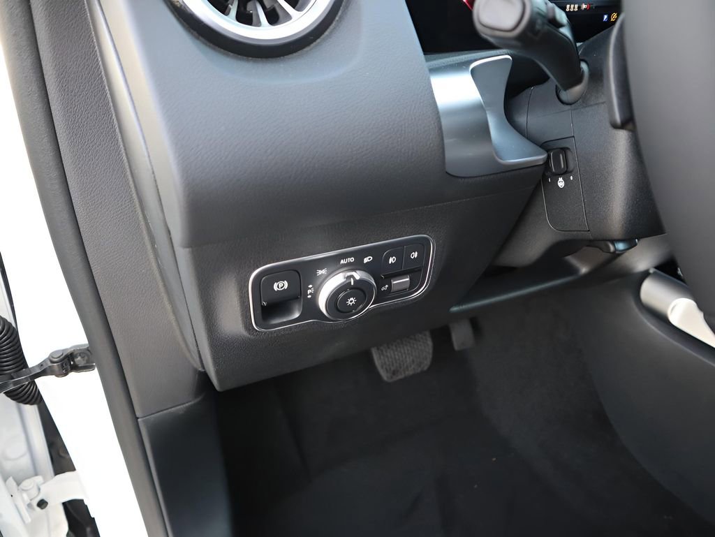 New 2026 Mercedes-Benz GLB 250 4MATIC image 37