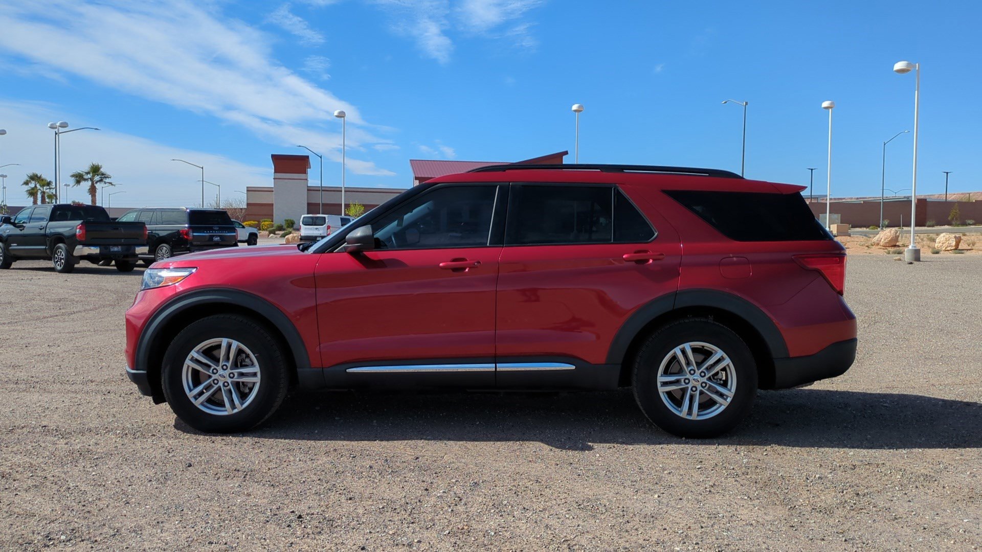 Used 2023 Ford Explorer XLT image 6
