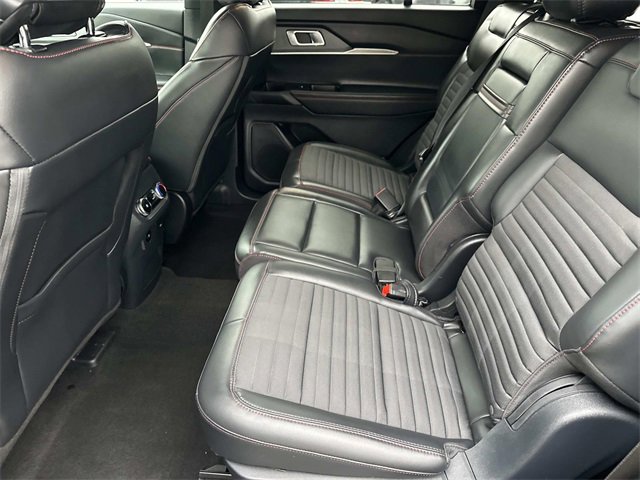 Used 2025 Ford Explorer ST-Line w/ ST-Line Street Pack image 25