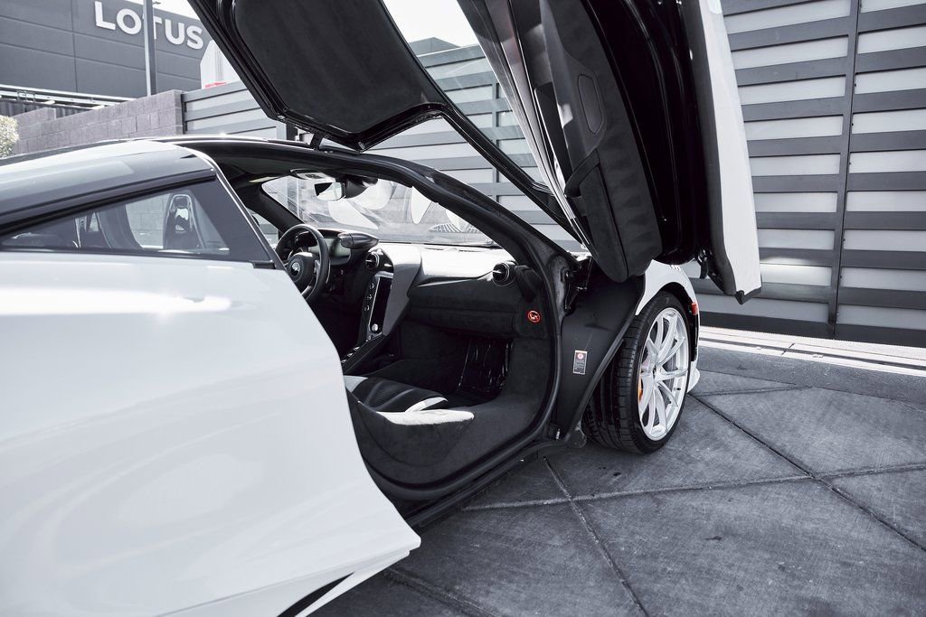 Used 2024 McLaren 750S image 28