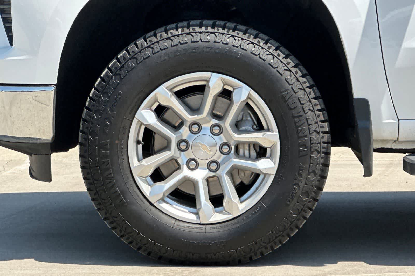 Used 2022 Chevrolet Silverado 1500 LT w/ Z71 Off-Road Package AWD/4WD image 12