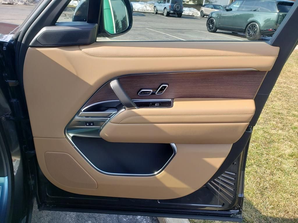 New 2026 Land Rover Range Rover SE image 18
