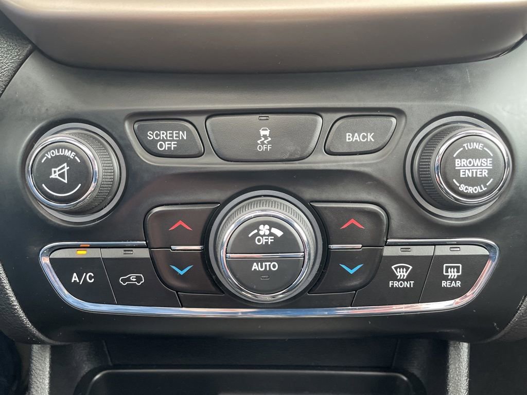 Used 2018 Jeep Cherokee Limited image 26