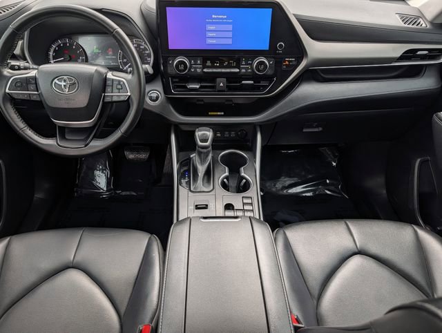 Used 2023 Toyota Highlander XLE FWD image 11