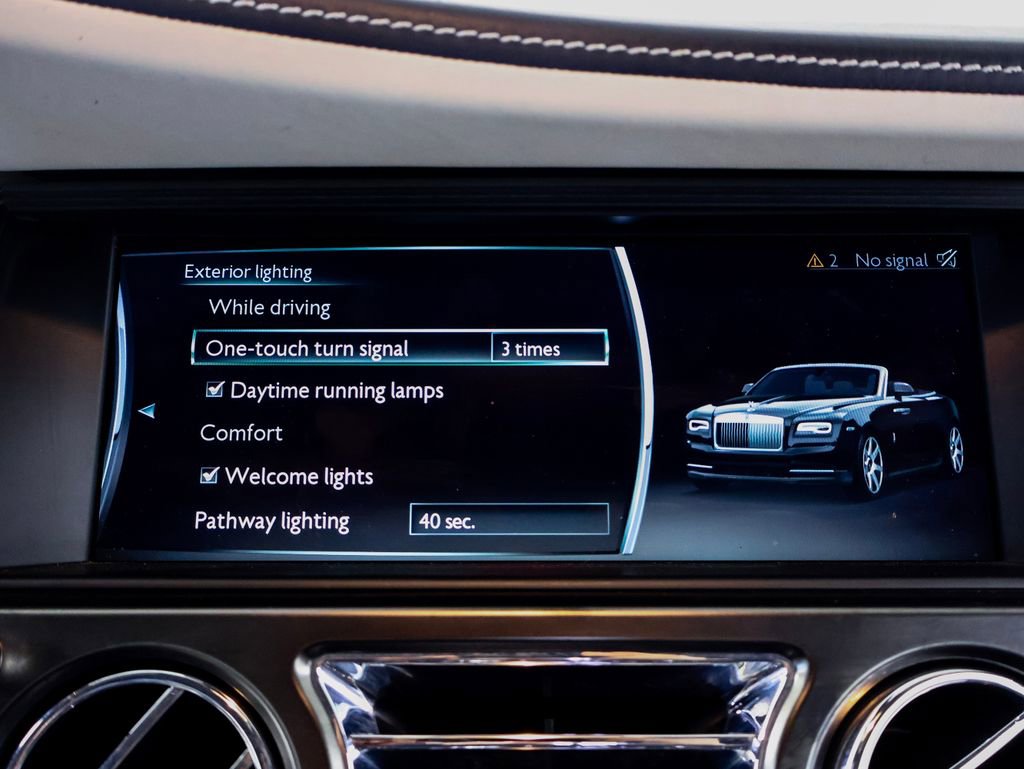 Used 2018 Rolls-Royce Dawn RWD image 24