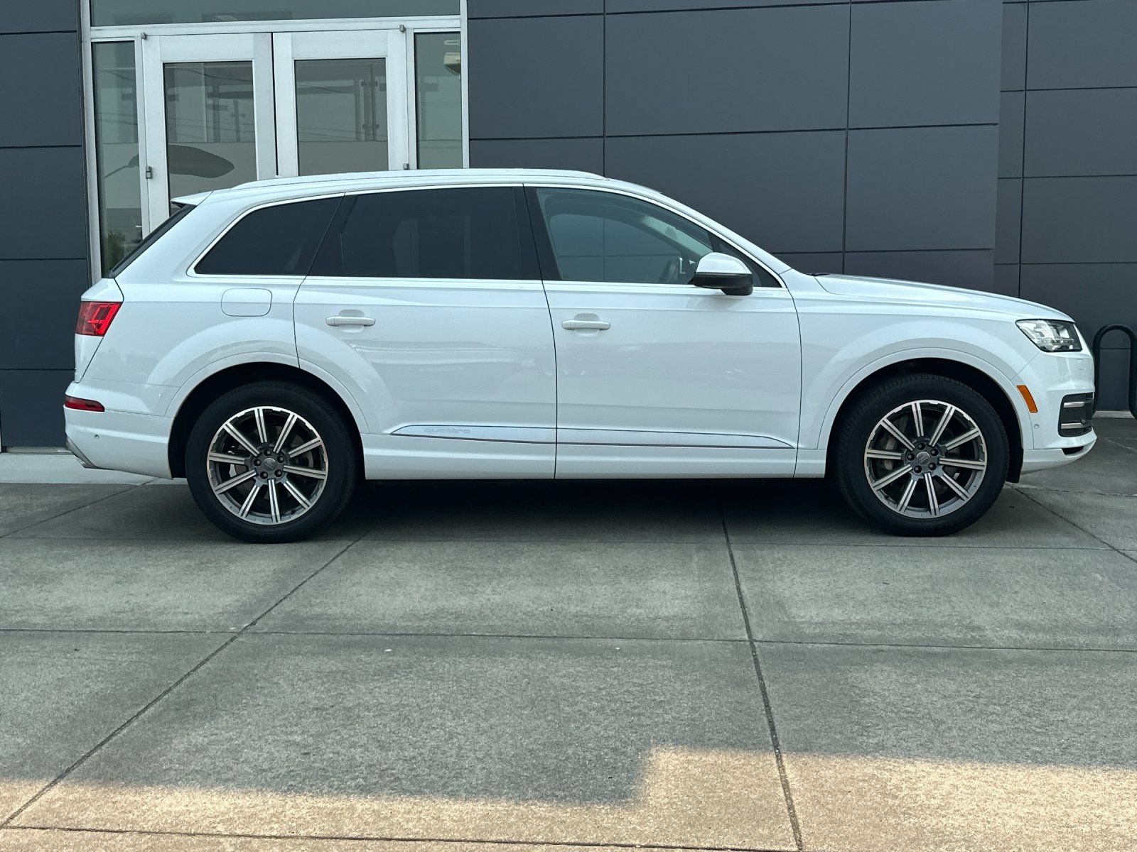 Used 2019 Audi Q7 3.0T Prestige w/ Prestige Package AWD/4WD image 2