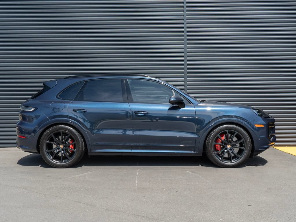 Used 2025 Porsche Cayenne GTS AWD/4WD image 8