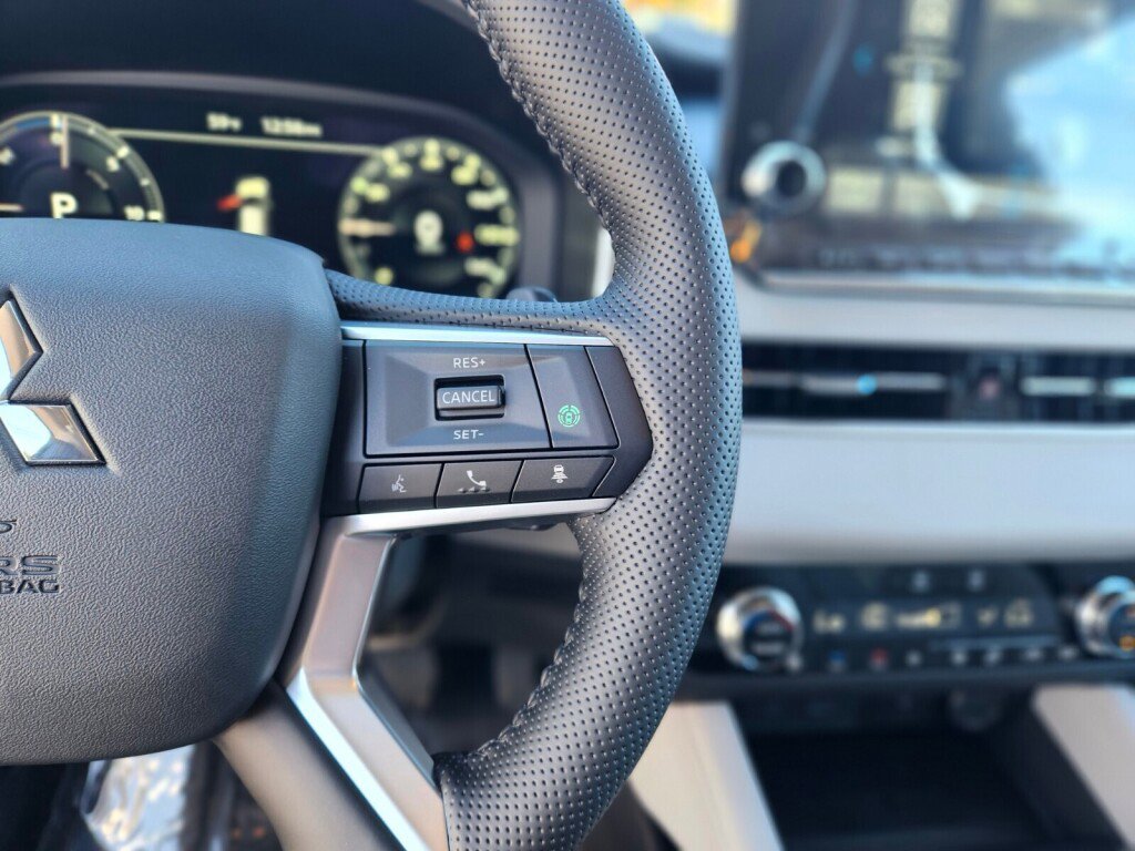 New 2025 Mitsubishi Outlander SEL image 29