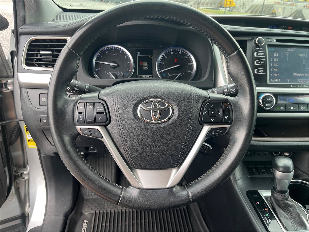 Used 2019 Toyota Highlander XLE AWD/4WD image 17