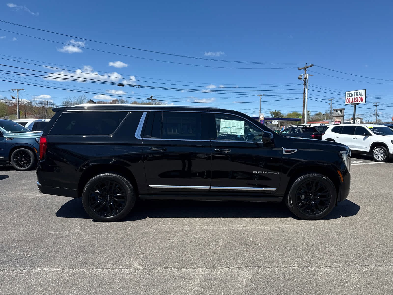 New 2026 GMC Yukon XL Denali w/ Denali Reserve Package AWD/4WD image 6