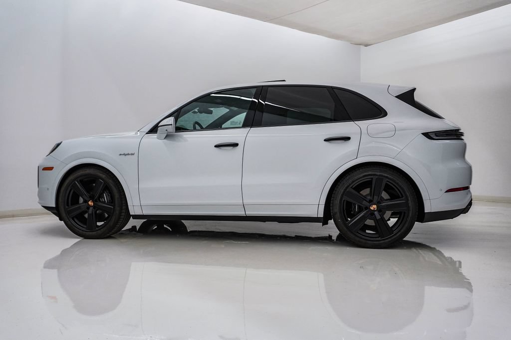New 2026 Porsche Cayenne Coupe AWD/4WD image 2