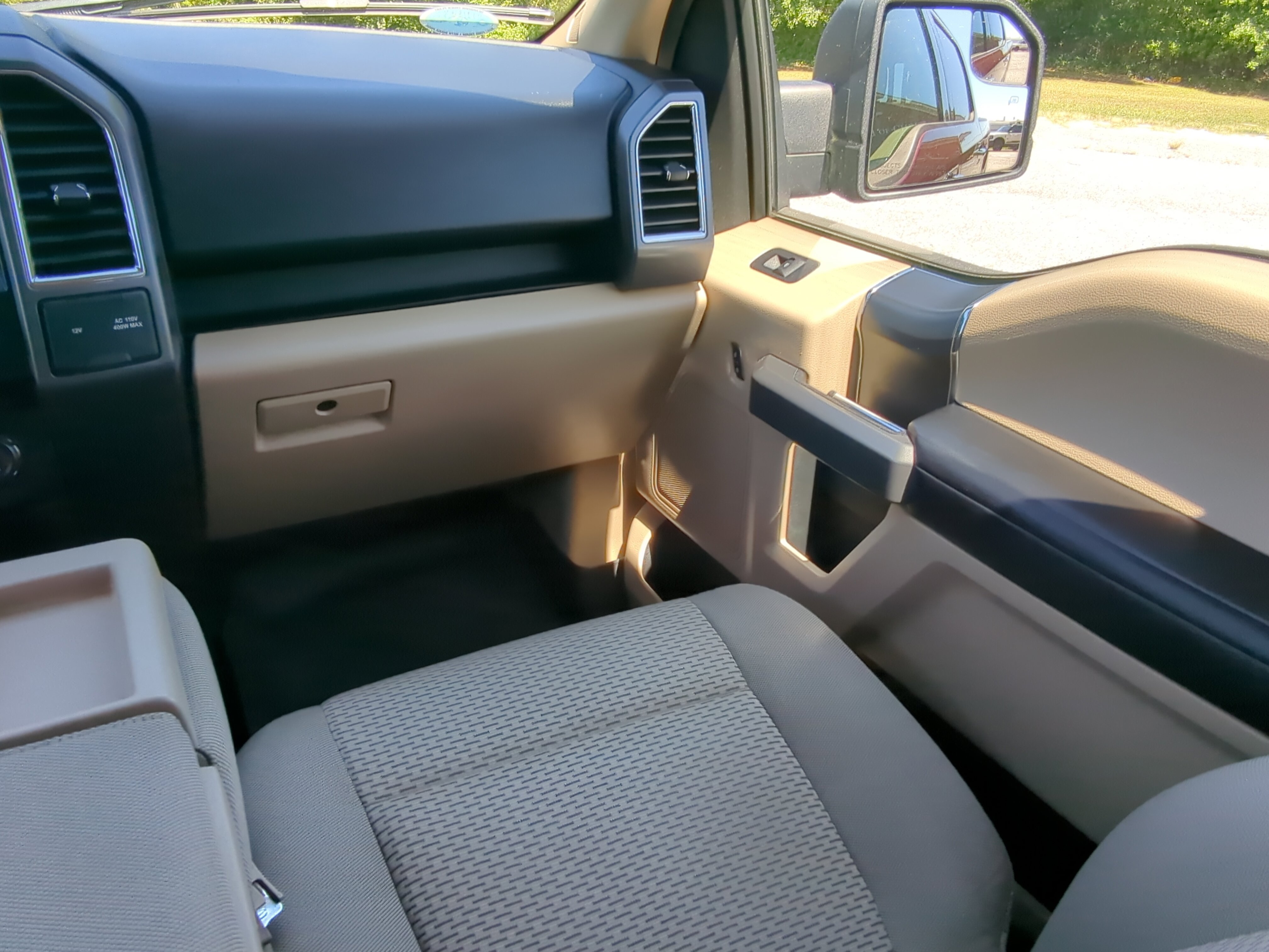 Used 2015 Ford F150 XLT w/ Equipment Group 302A Luxury AWD/4WD image 15