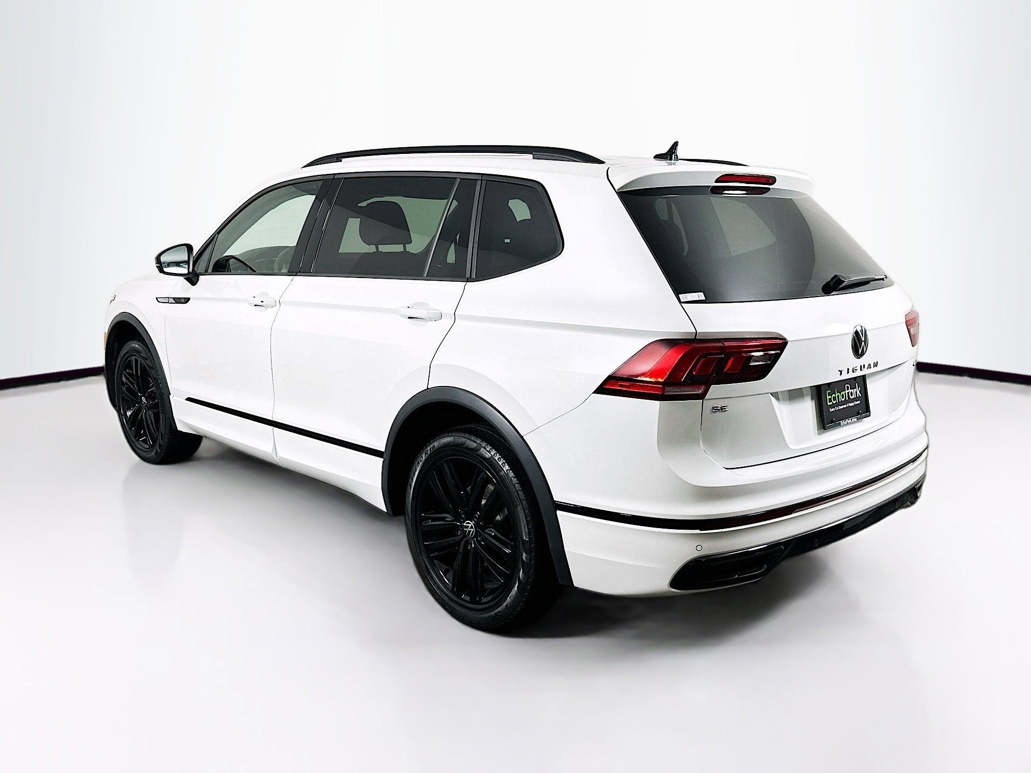Used 2022 Volkswagen Tiguan SE R-Line image 5