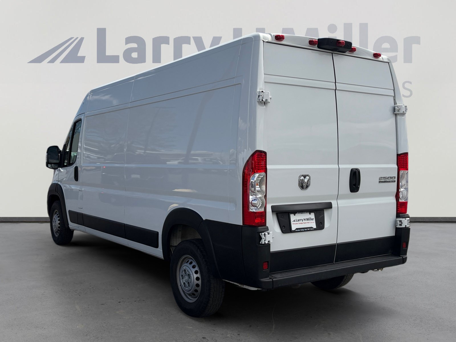 Used 2025 RAM ProMaster 2500 w/ Convenience Group FWD image 3