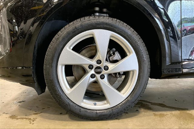 Certified 2025 Audi Q5 Premium Plus w/ Premium Plus AWD/4WD image 9