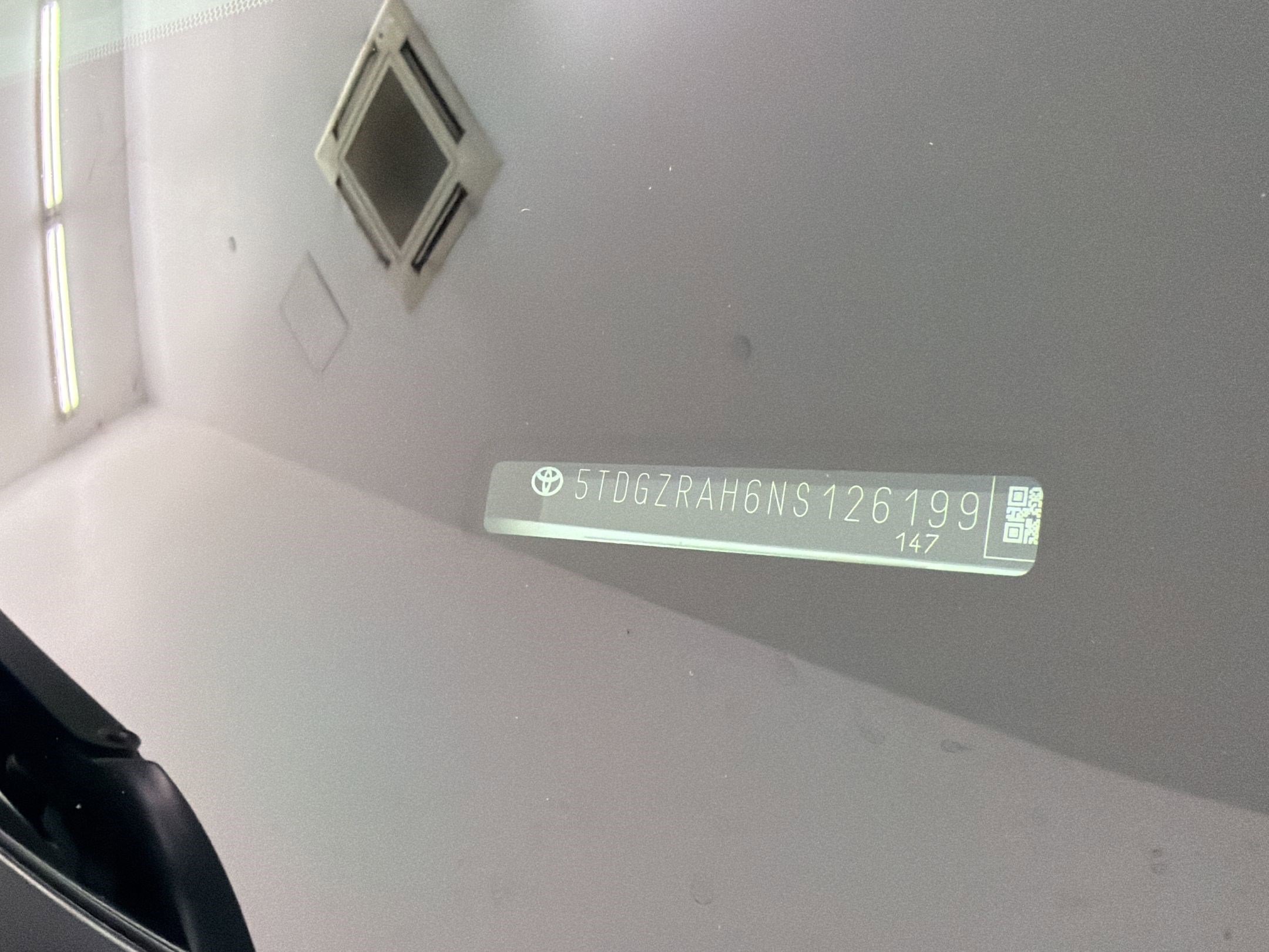 Used 2022 Toyota Highlander XLE FWD image 22