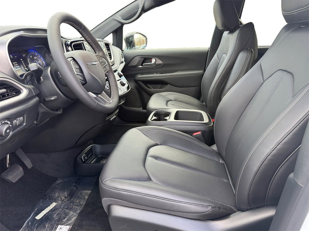 New 2026 Chrysler Pacifica Select image 9