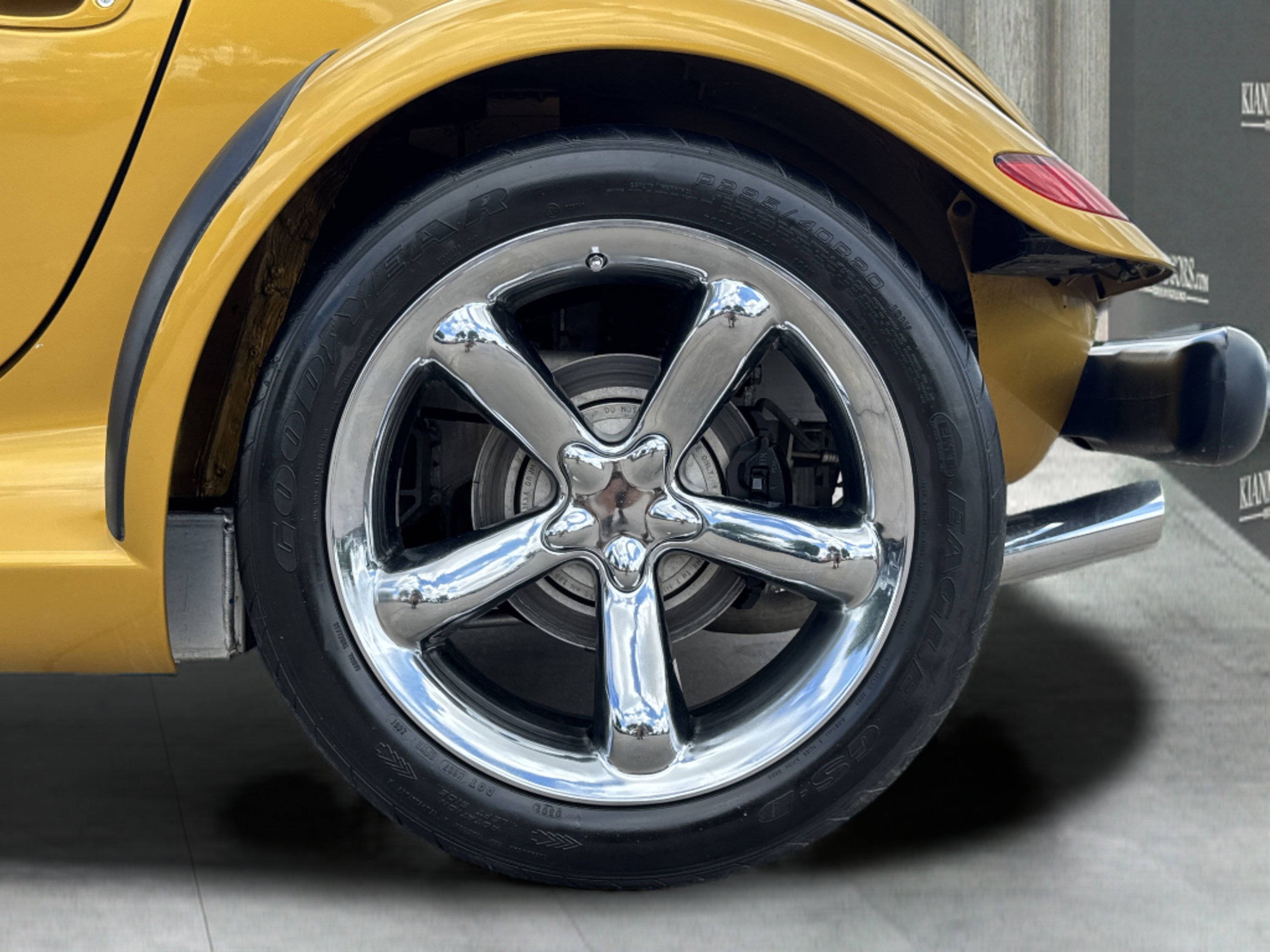 Used 2002 Chrysler Prowler image 12