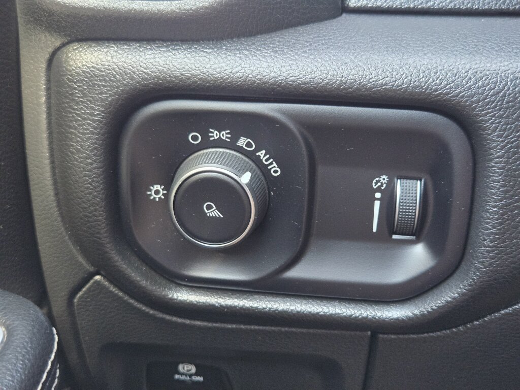 Used 2024 RAM 1500 Laramie AWD/4WD image 16