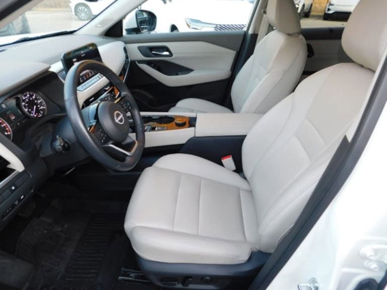 Used 2023 Nissan Rogue SL w/ SL Premium Package image 14