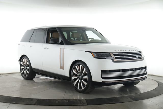 Used 2024 Land Rover Range Rover SV AWD/4WD image 2