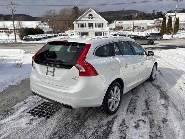 Used 2017 Volvo V60 T5 Premier w/ Convenience Package image 16