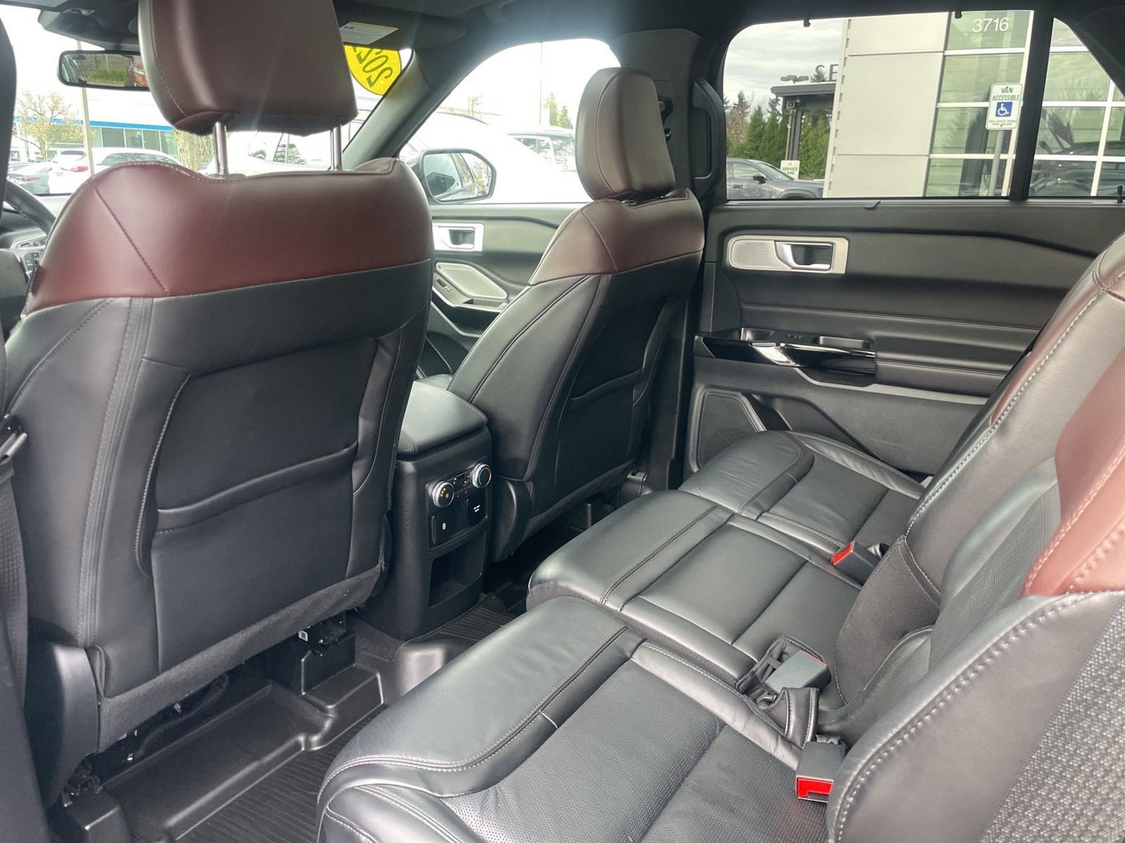 Used 2021 Ford Explorer Platinum w/ Equipment Group 601A AWD/4WD image 10