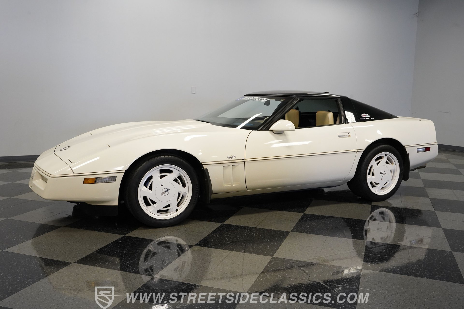 Used 1988 Chevrolet Corvette Coupe RWD image 7