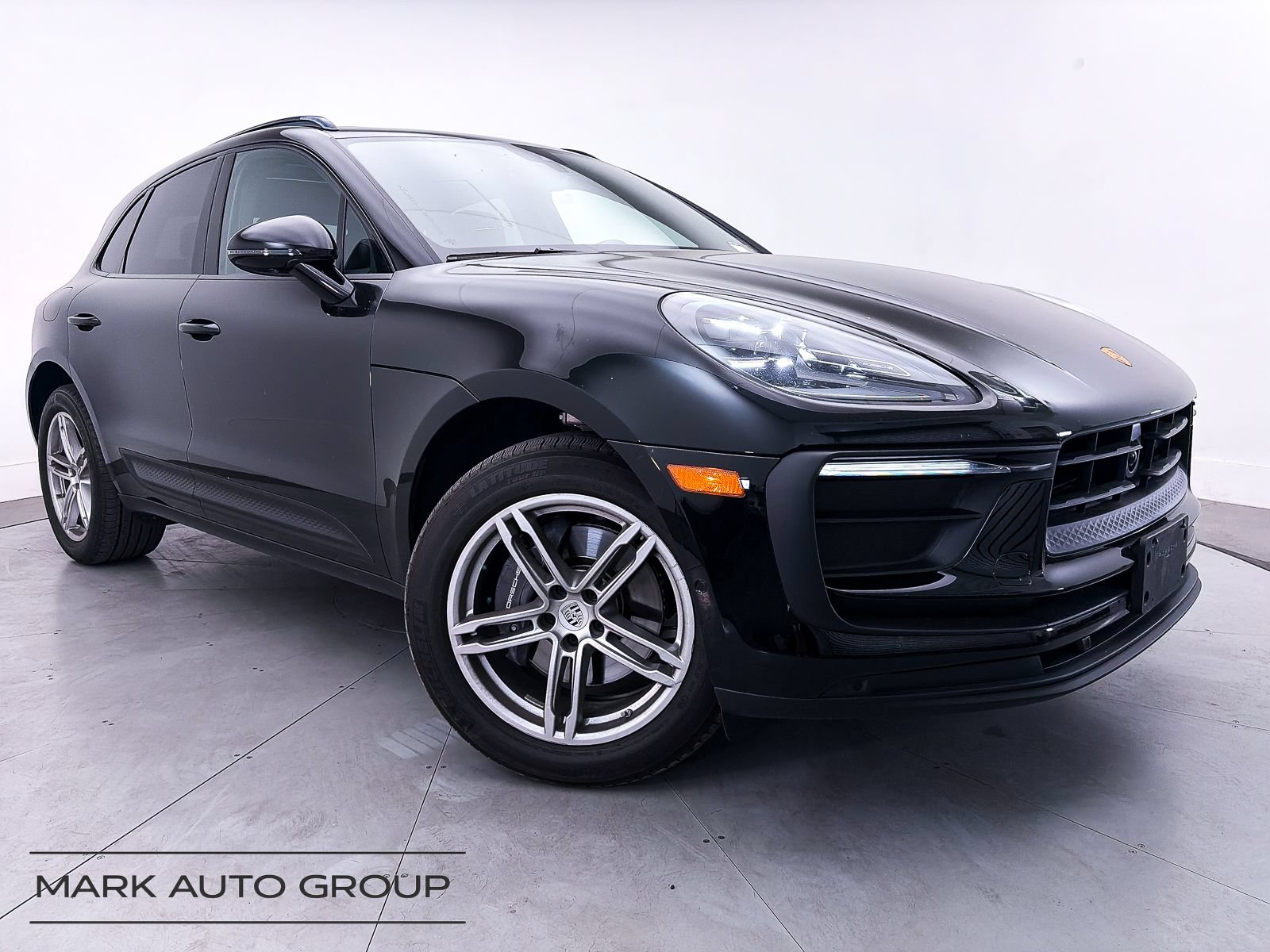 Used 2024 Porsche Macan w/ Premium Plus Package AWD/4WD image 2