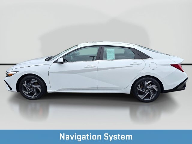 Used 2025 Hyundai Elantra SEL FWD image 2