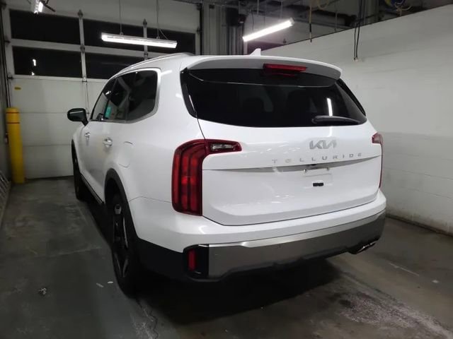 Used 2025 Kia Telluride S FWD image 2