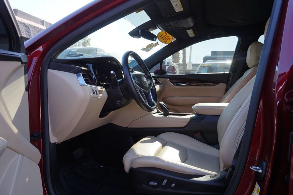 Used 2017 Cadillac XT5 Luxury w/ Driver Awareness Package AWD/4WD image 17