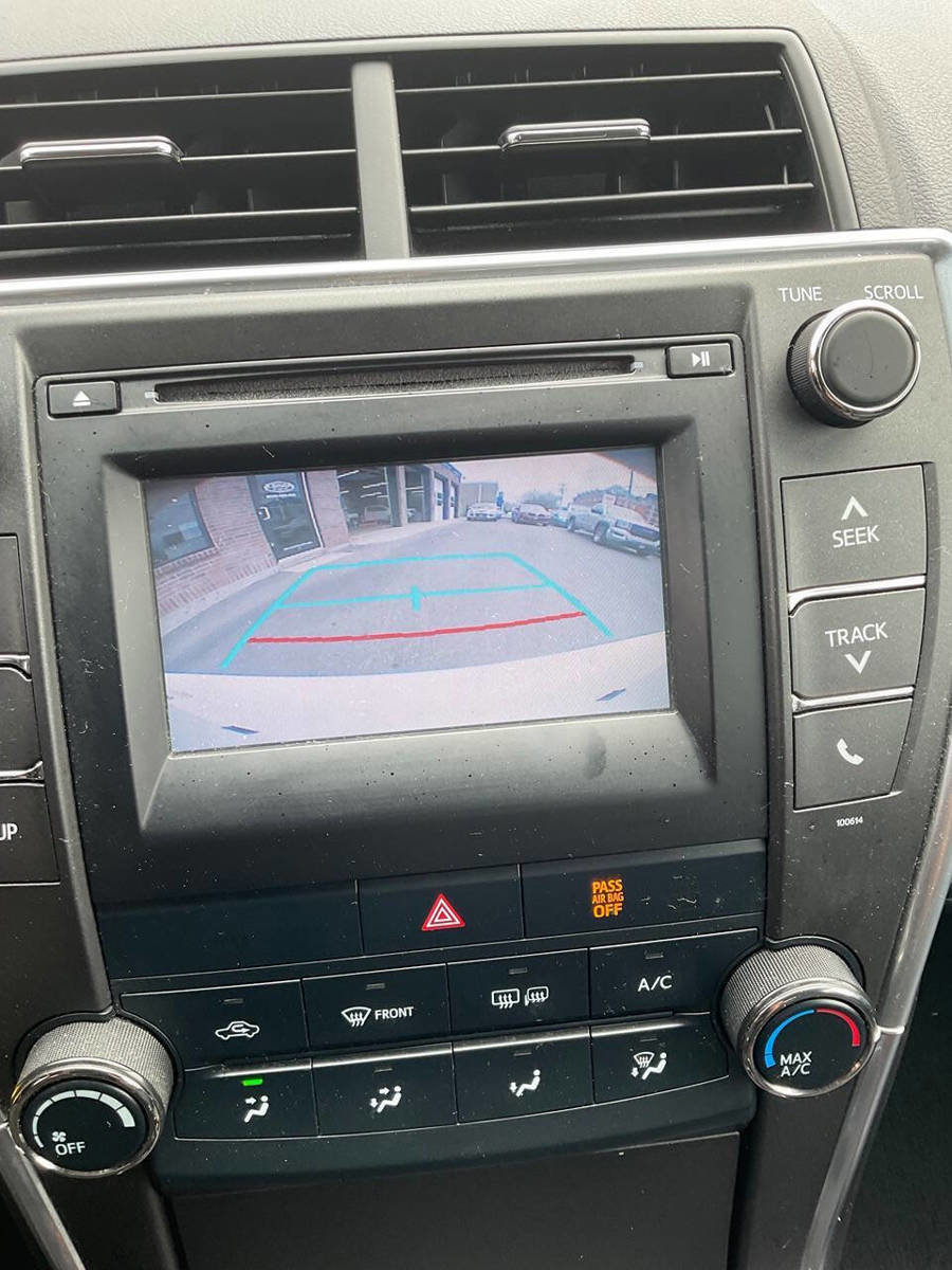 Used 2016 Toyota Camry SE w/ Moonroof Package FWD image 11