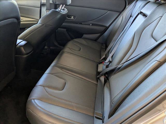 Used 2023 Hyundai Elantra Limited image 18
