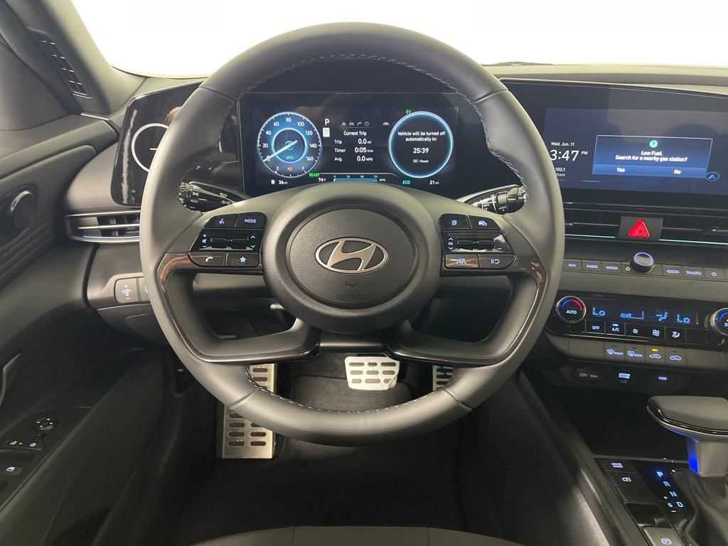 New 2025 Hyundai Elantra SEL image 15