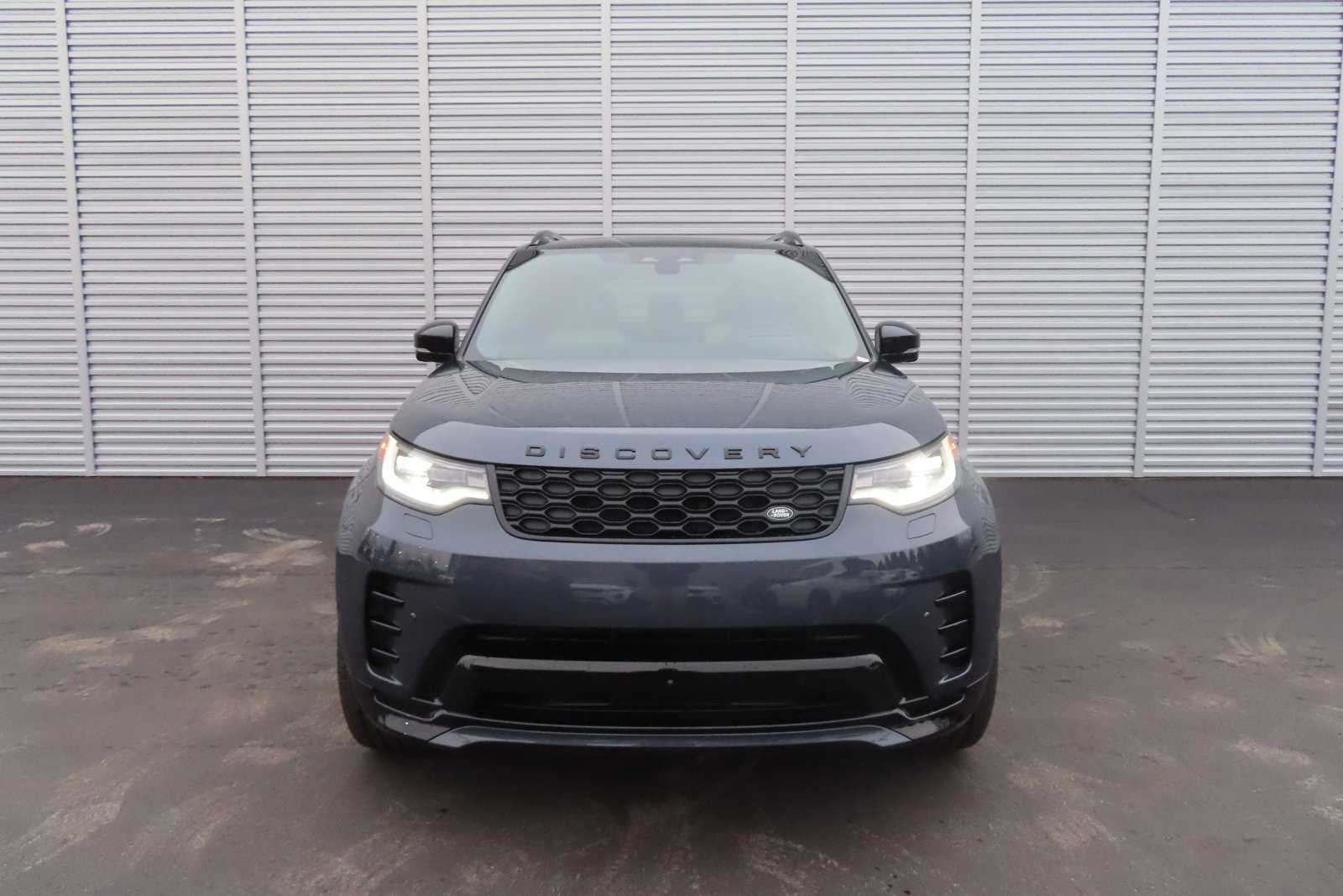 New 2024 Land Rover Discovery Dynamic SE image 10