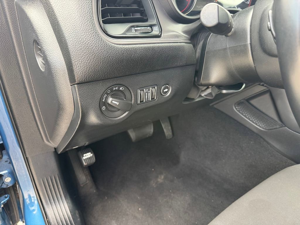 Used 2023 Dodge Challenger SXT image 13