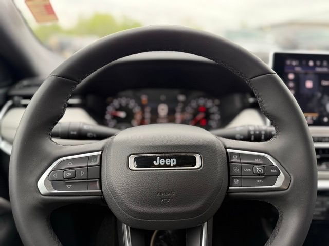 Used 2025 Jeep Compass Limited AWD/4WD image 10