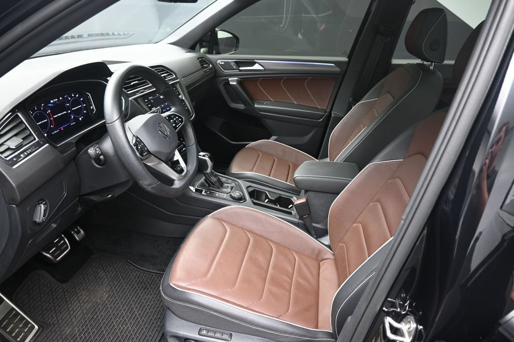 Used 2024 Volkswagen Tiguan SEL R-Line AWD/4WD image 18