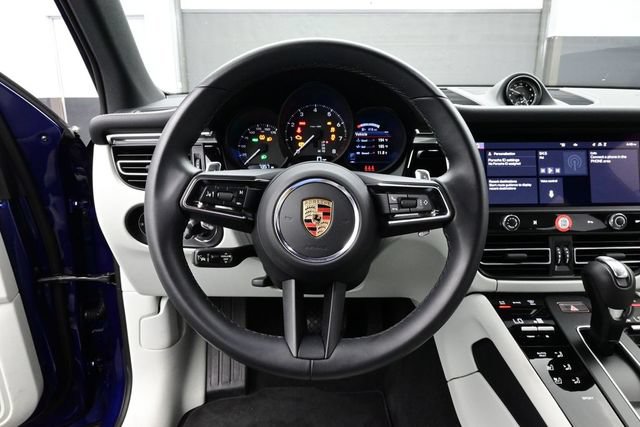 Certified 2025 Porsche Macan AWD/4WD image 8