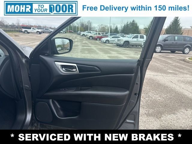 Used 2020 Nissan Pathfinder SV image 23