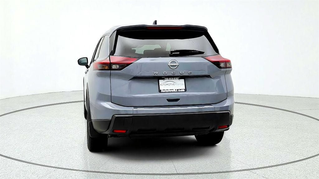 Used 2026 Nissan Rogue SV FWD image 11