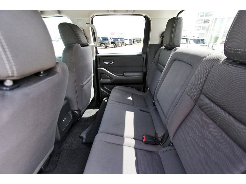Used 2024 Nissan Frontier SV w/ Technology Package image 9