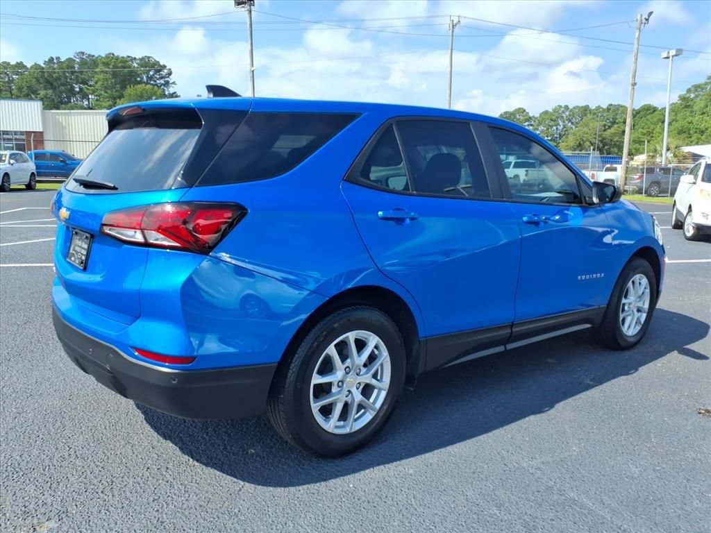 Used 2024 Chevrolet Equinox LS w/ LS Convenience Package FWD image 3